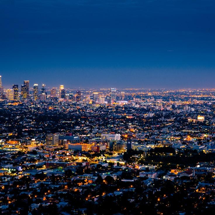 Parents evaluating schools in Netherlands